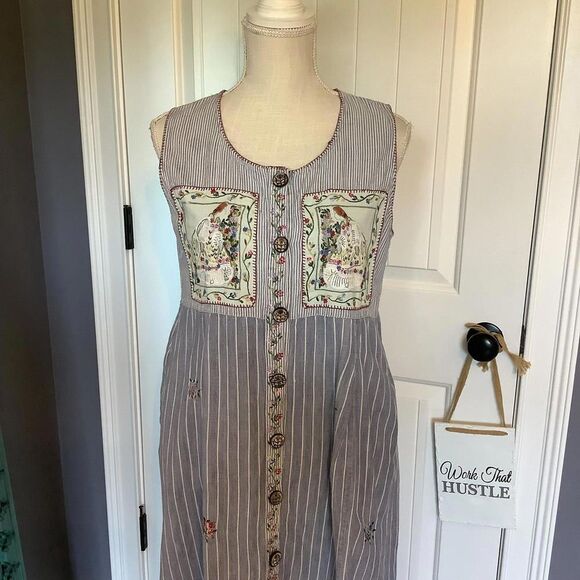 Papy Boez Chic Striped Maxi Dress with Floral Accents - Picture 2 of 9
